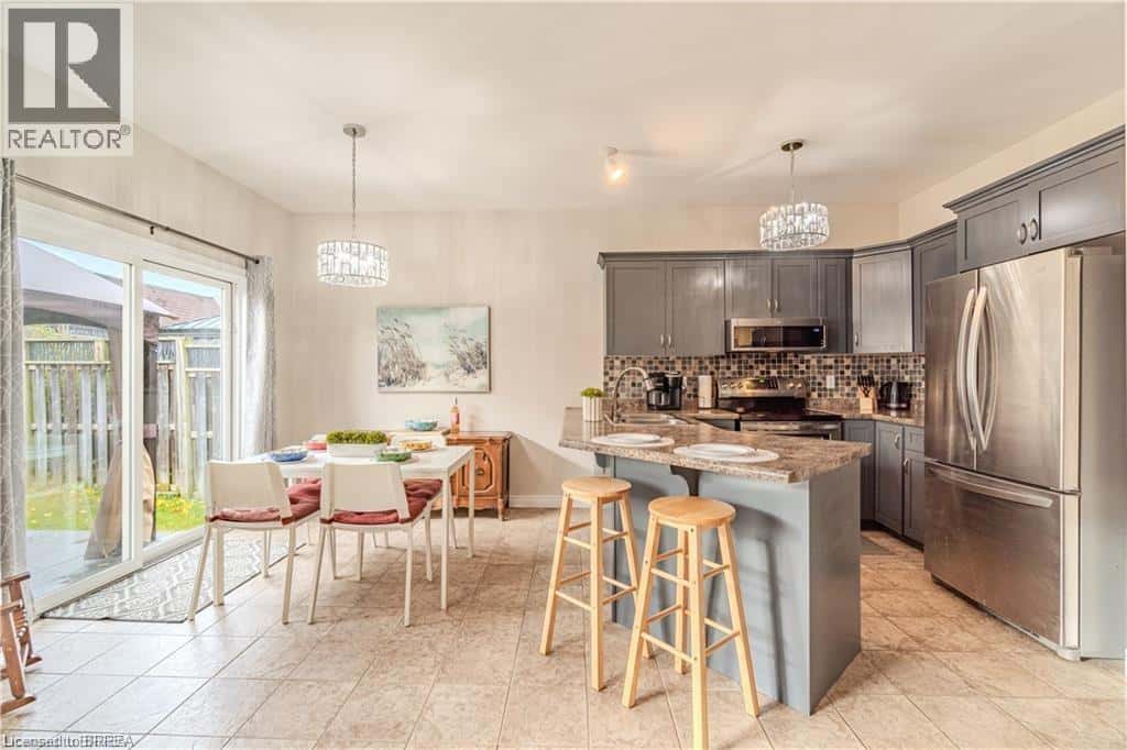 11 IRONGATE Drive — Paris, Ontario - Photo 5 of 29