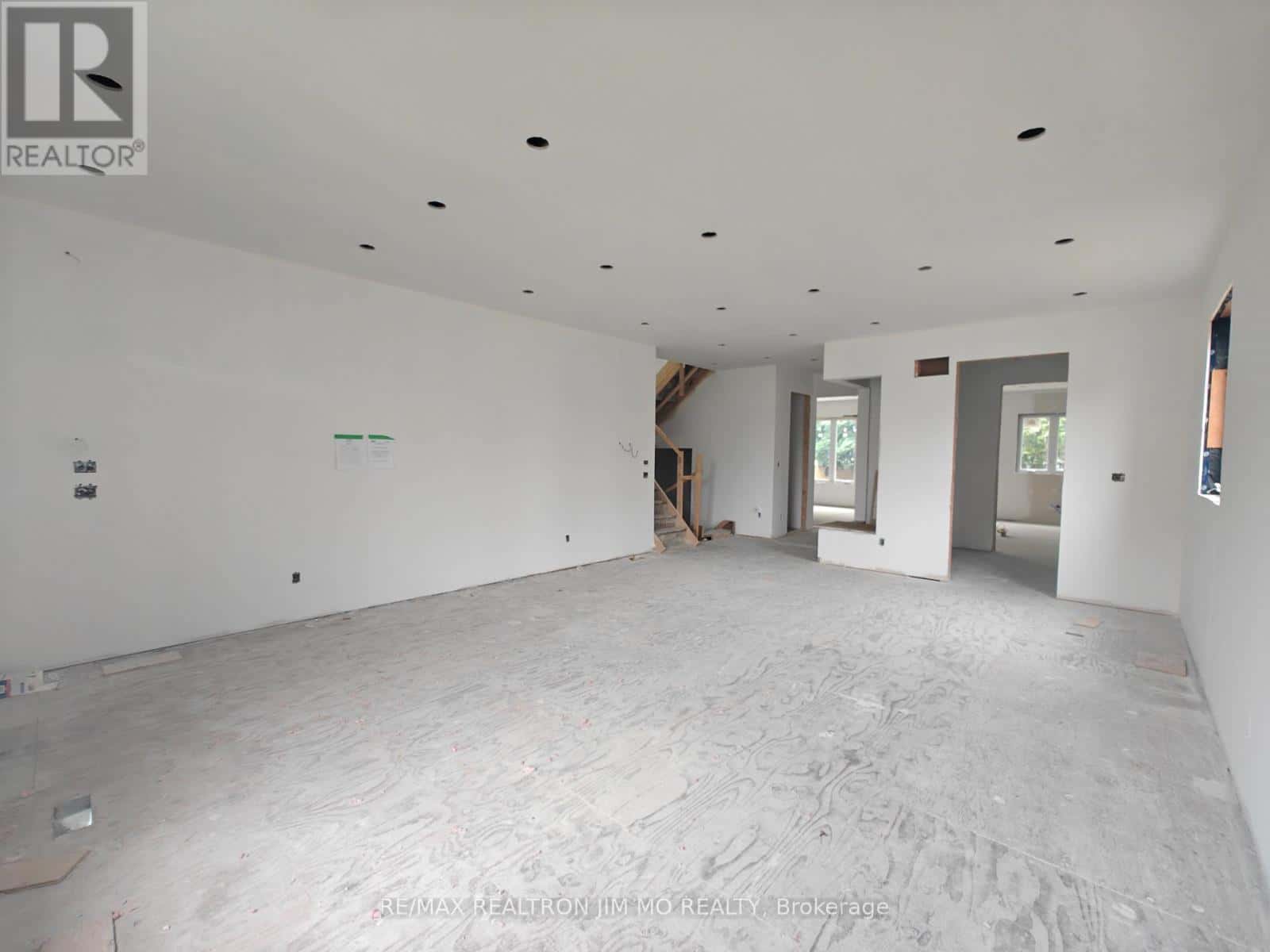 6 COTTON AVENUE — Toronto (Clairlea-Birchmount), Ontario - Photo 3 of 17