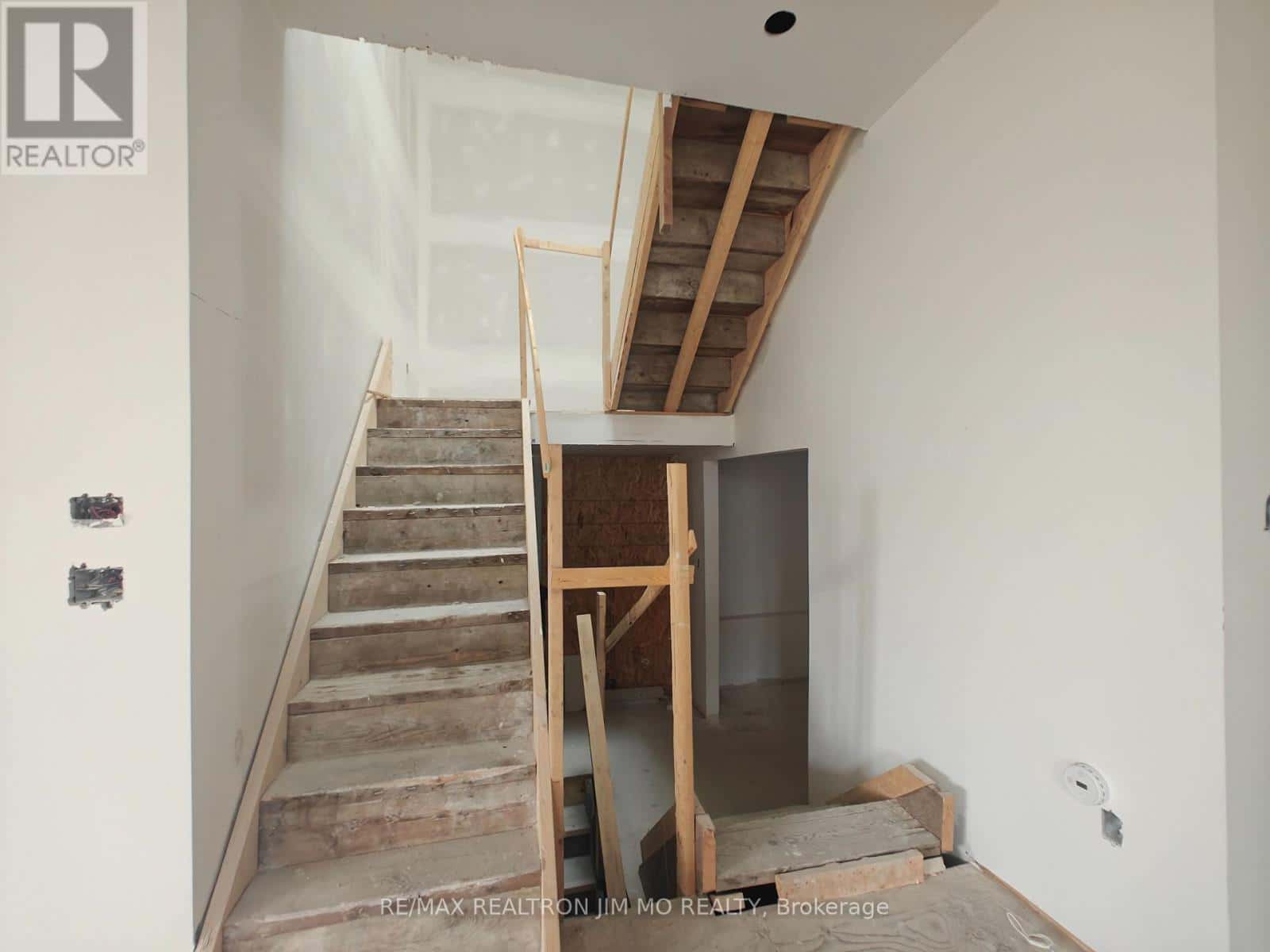 6 COTTON AVENUE — Toronto (Clairlea-Birchmount), Ontario - Photo 5 of 17