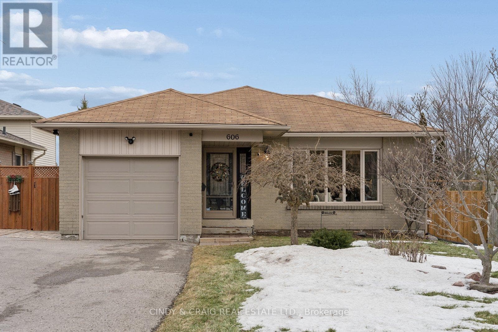 606 BIRKDALE COURT — Oshawa (Donevan), Ontario - Main photo