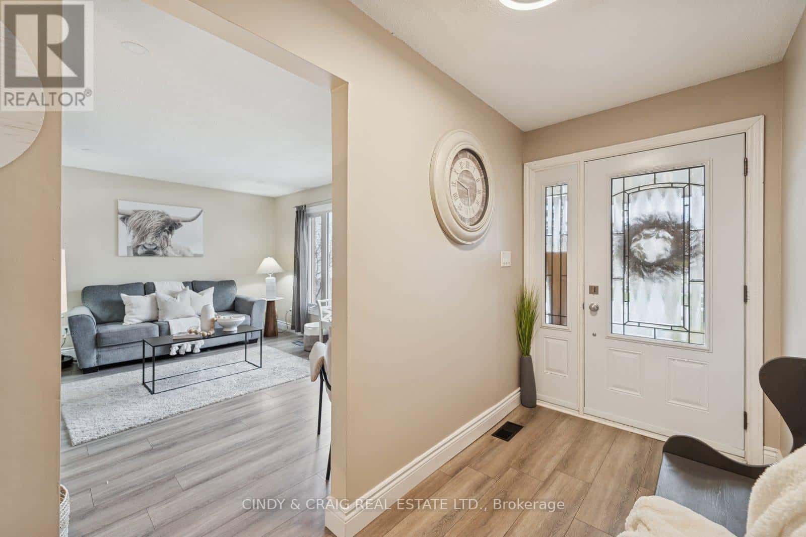 606 BIRKDALE COURT — Oshawa (Donevan), Ontario - Photo 2 of 17