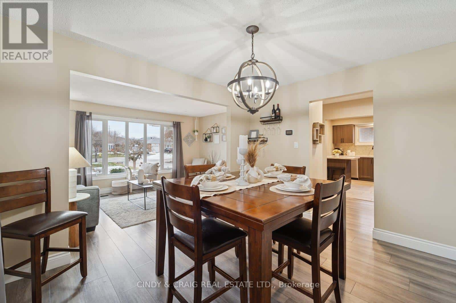 606 BIRKDALE COURT — Oshawa (Donevan), Ontario - Photo 5 of 17