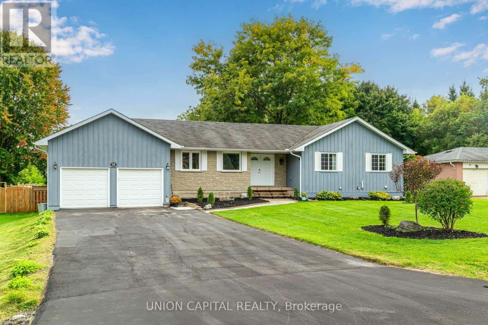 35 JONATHAN STREET — Uxbridge, Ontario - Photo 2 of 48