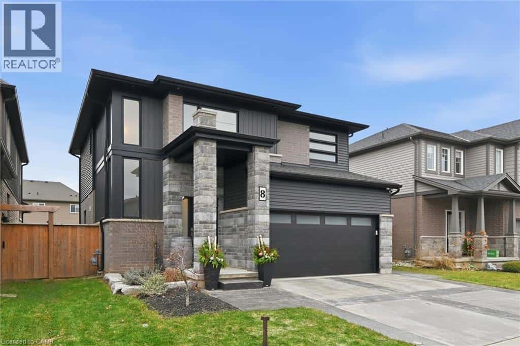 8 MYRTLE Street — Fonthill, Ontario - Photo 3 of 50