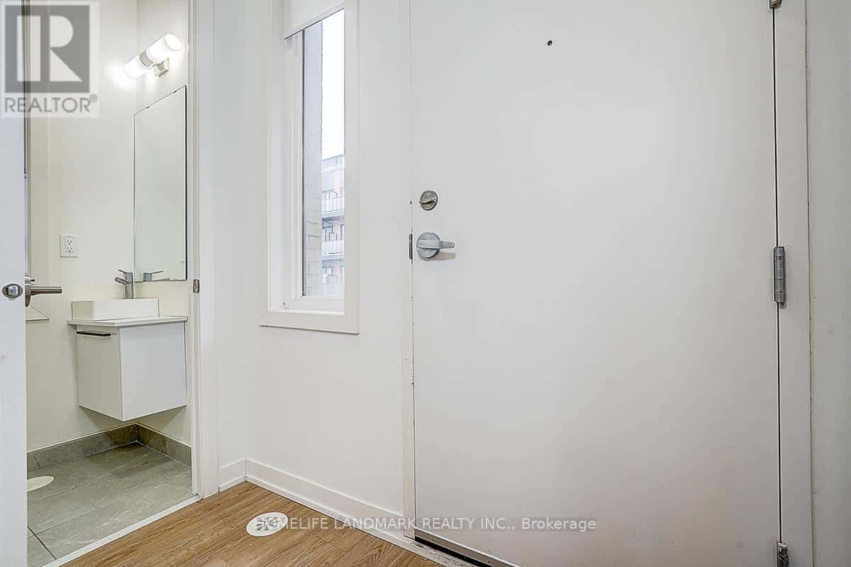 501 - 9 STECKLEY HOUSE LANE — Richmond Hill, Ontario - Photo 3 of 10