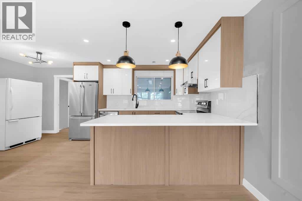 219 Falwood Way NE — Calgary, Alberta - Photo 3 of 35