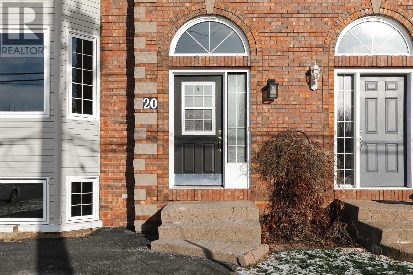 20 Russell Lake Drive — Dartmouth, Nova Scotia - Photo 3 of 49