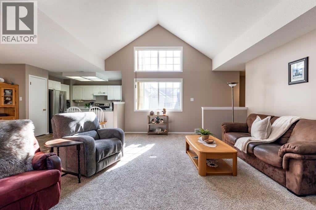 304, 221 Cameron Road SE — Medicine Hat, Alberta - Photo 3 of 31