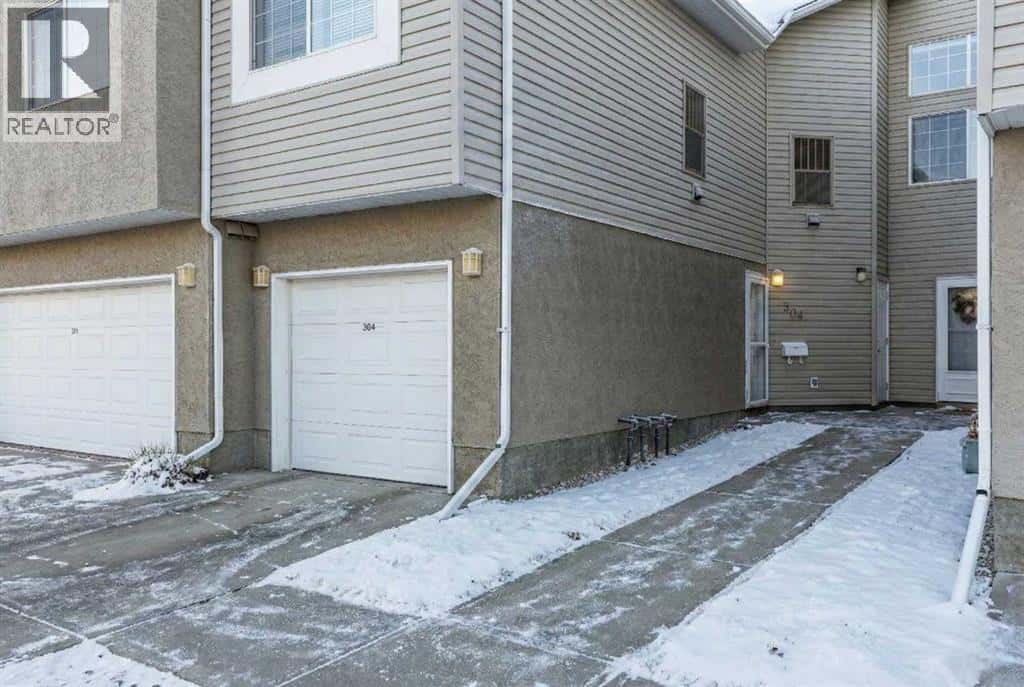 304, 221 Cameron Road SE — Medicine Hat, Alberta - Photo 2 of 31