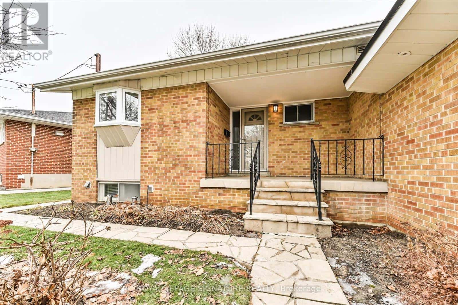 189 SLOANE AVENUE — Toronto (Victoria Village), Ontario - Photo 2 of 22