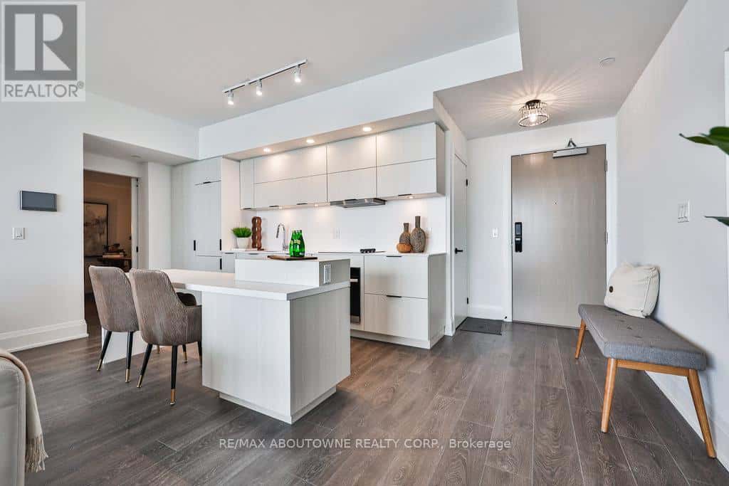 2204 - 370 MARTHA STREET — Burlington (Brant), Ontario - Photo 4 of 48