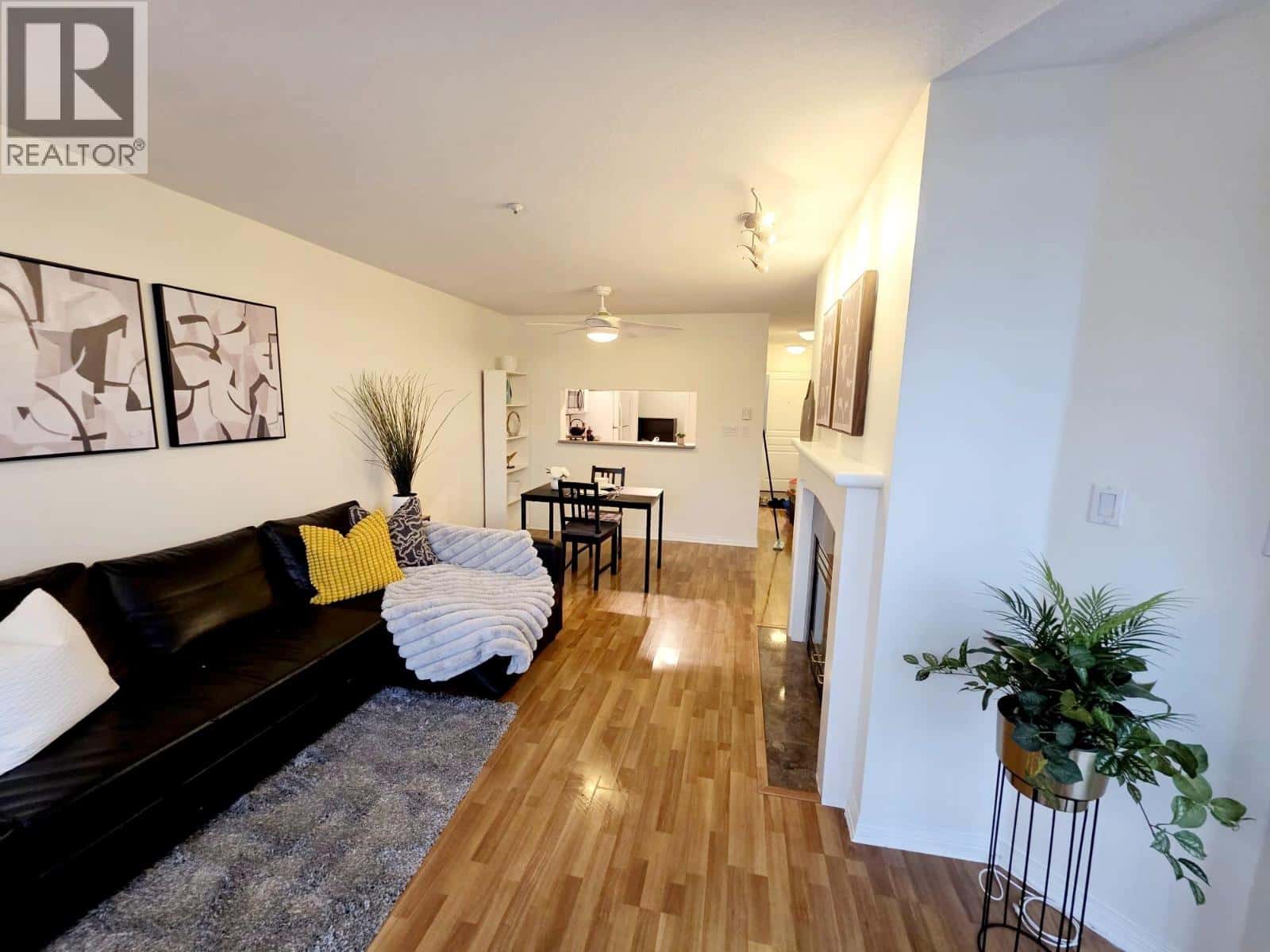 302 8420 JELLICOE STREET — Vancouver, British Columbia - Photo 5 of 24