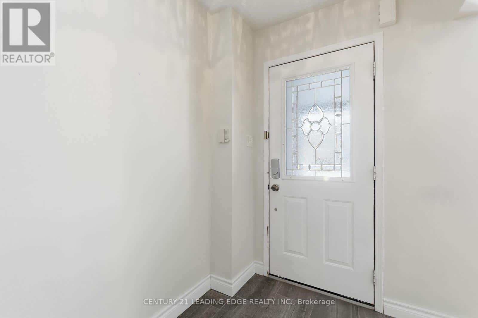 60 SNEDDEN AVENUE — Aurora (Bayview Wellington), Ontario - Photo 4 of 48