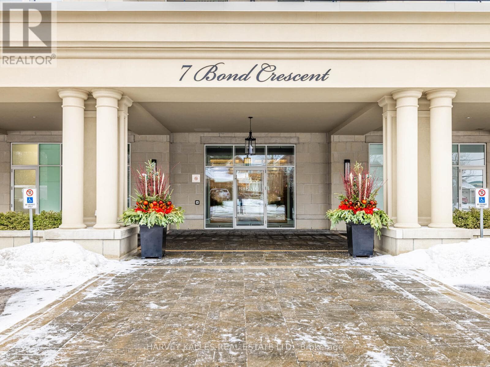 112 - 7 BOND CRESCENT — Richmond Hill (Oak Ridges), Ontario - Main photo