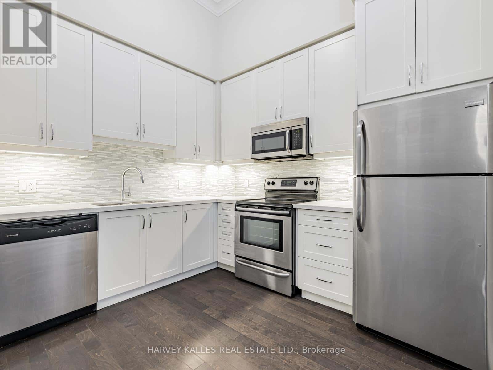 112 - 7 BOND CRESCENT — Richmond Hill (Oak Ridges), Ontario - Photo 4 of 26