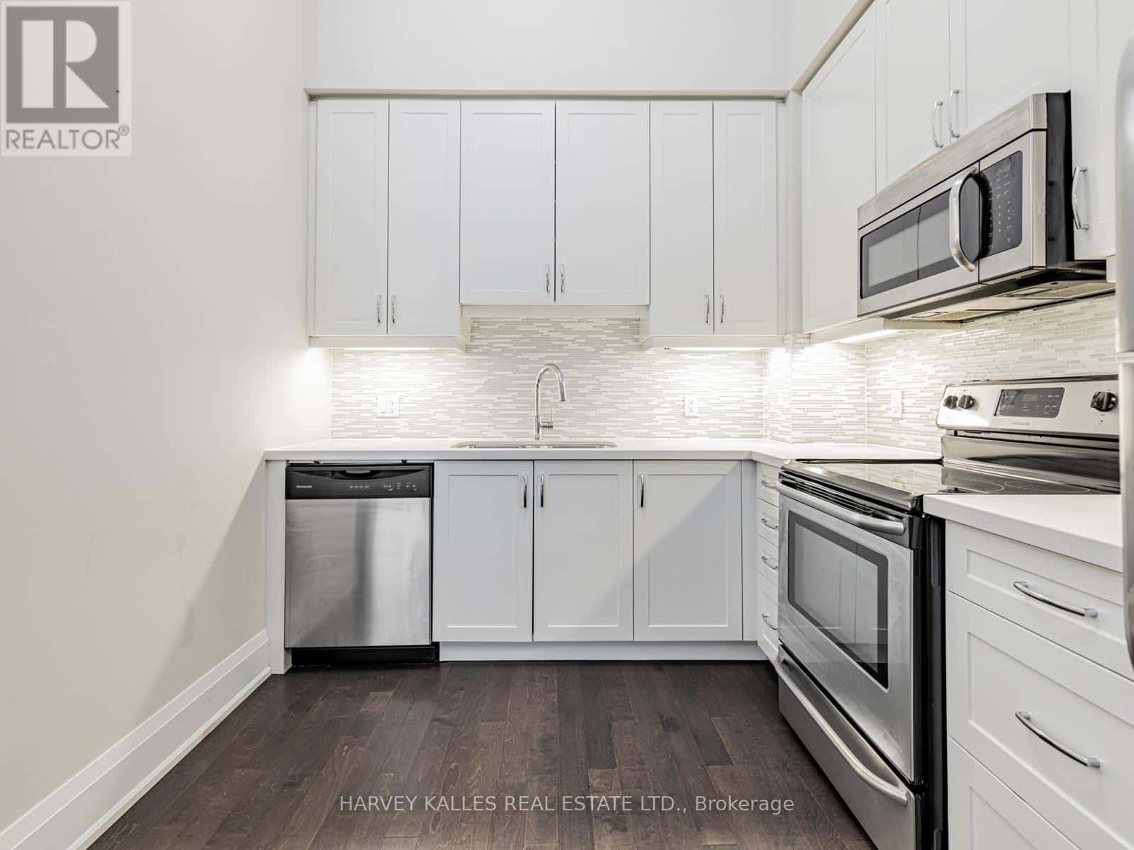 112 - 7 BOND CRESCENT — Richmond Hill (Oak Ridges), Ontario - Photo 5 of 26