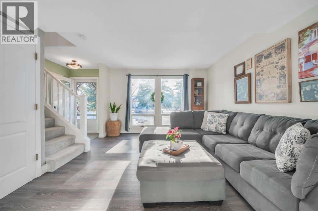 9 Pekisko Road SW — High River, Alberta - Photo 2 of 25