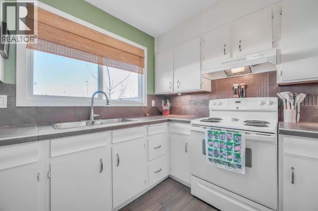 9 Pekisko Road SW — High River, Alberta - Photo 5 of 25