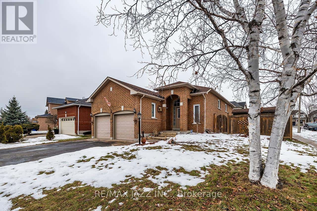 16 GOODWIN AVENUE — Clarington (Bowmanville), Ontario - Photo 2 of 38