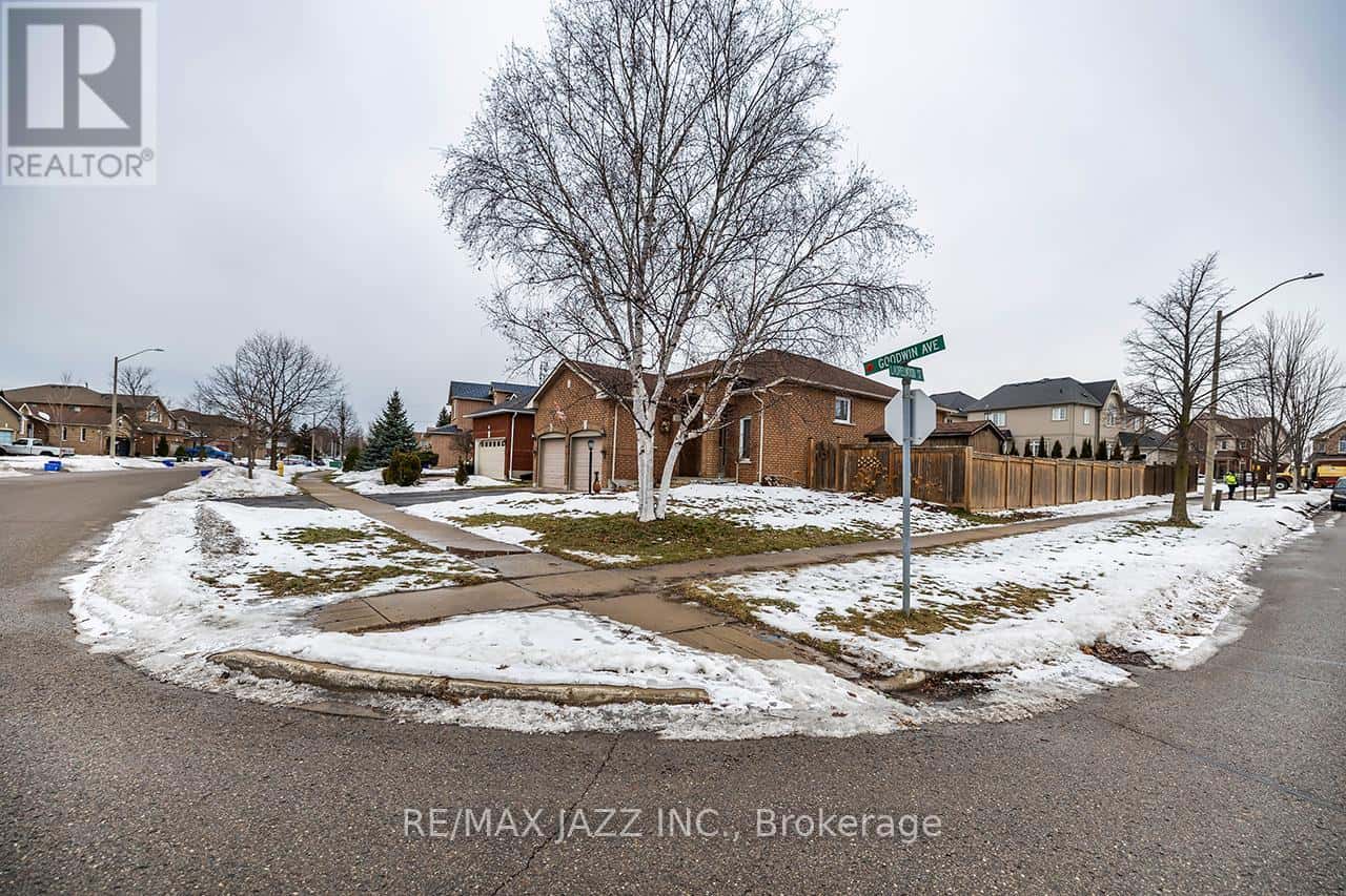 16 GOODWIN AVENUE — Clarington (Bowmanville), Ontario - Photo 3 of 38