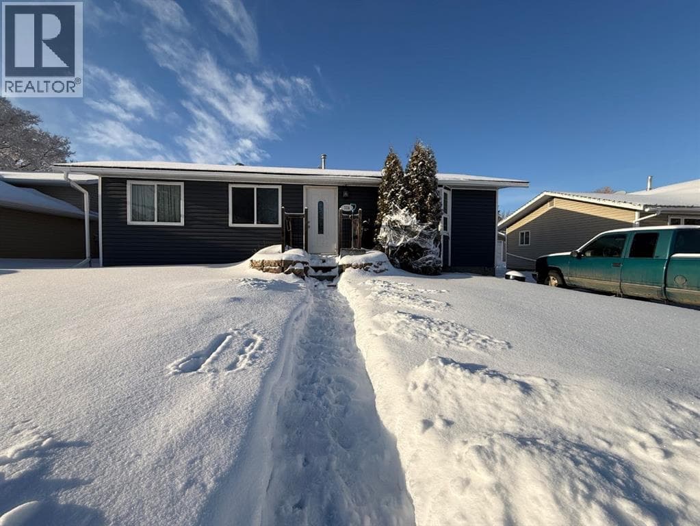 3304 54 Avenue — Lloydminster, Alberta - Main photo