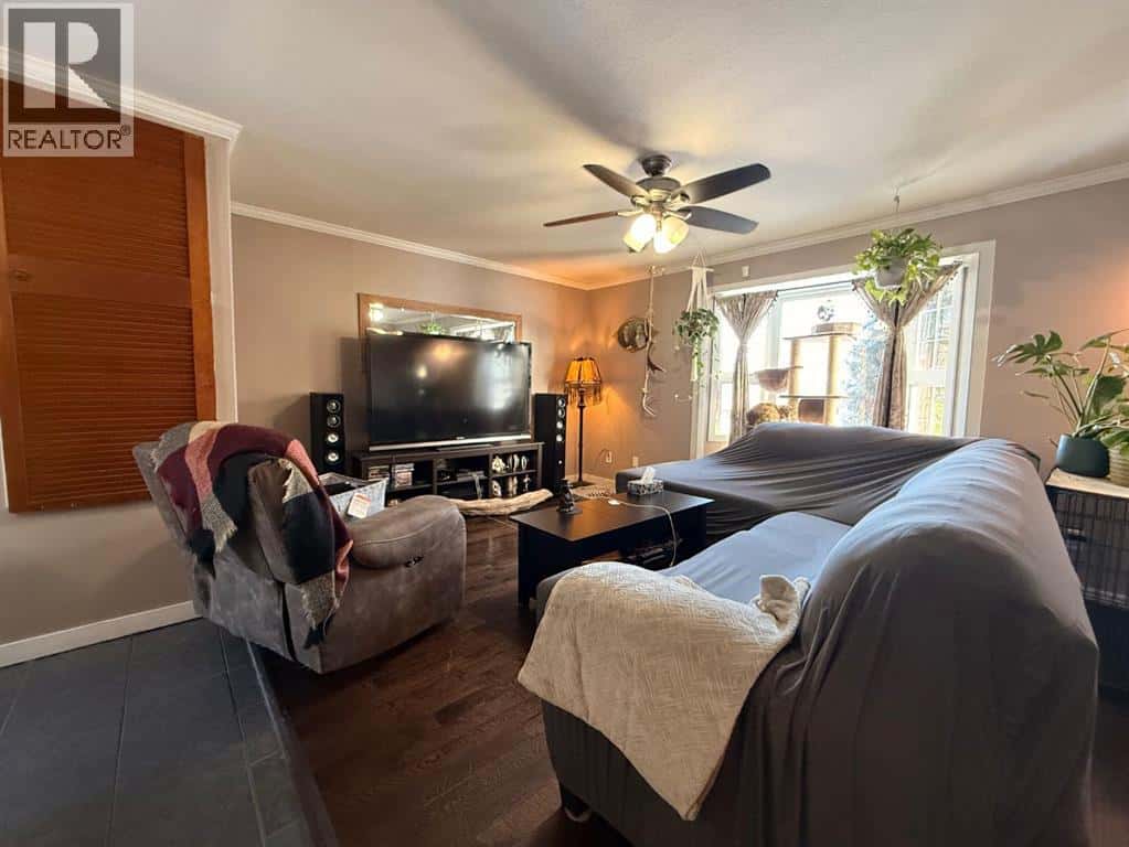 3304 54 Avenue — Lloydminster, Alberta - Photo 5 of 31