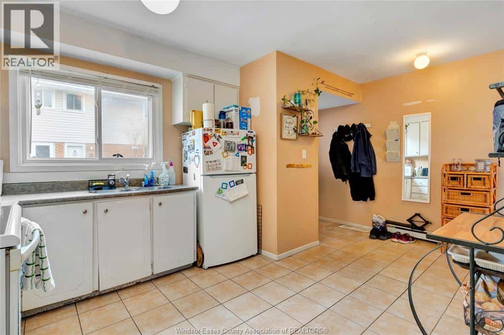 7707 HAWTHORNE Unit# 10 — Windsor, Ontario - Photo 5 of 26