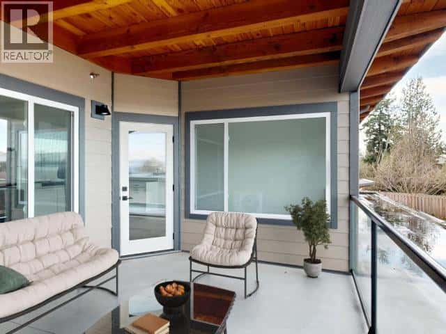 C303-6900 BURNABY STREET — Powell River, British Columbia - Photo 3 of 22