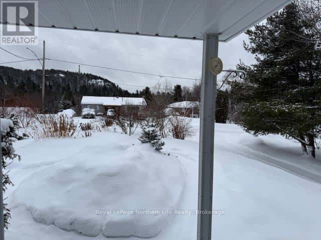 50 O'CONNOR DRIVE — Temagami, Ontario - Photo 4 of 35