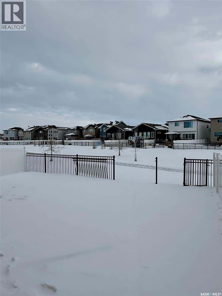 5210 Green CRESCENT — Regina, Saskatchewan - Photo 4 of 6