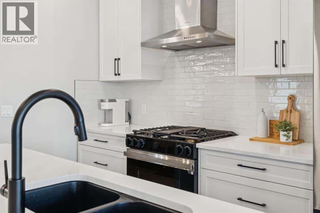 196 Emberside Hollow — Cochrane, Alberta - Photo 5 of 29