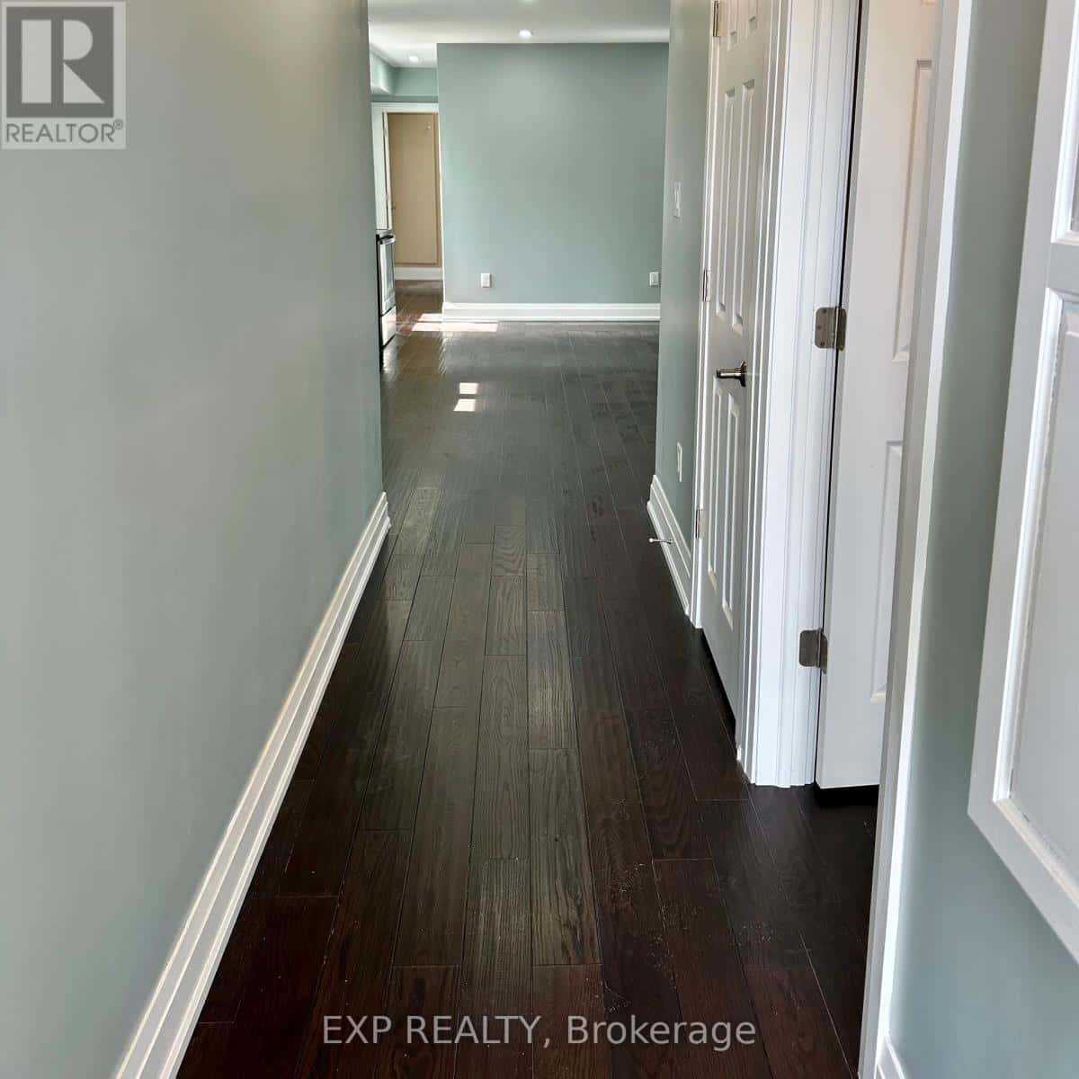 6 LAPP STREET — Toronto (Rockcliffe-Smythe), Ontario - Photo 5 of 40