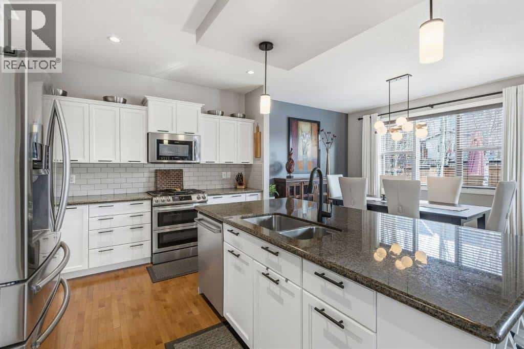 101 Evanscreek Court NW — Calgary, Alberta - Photo 4 of 39