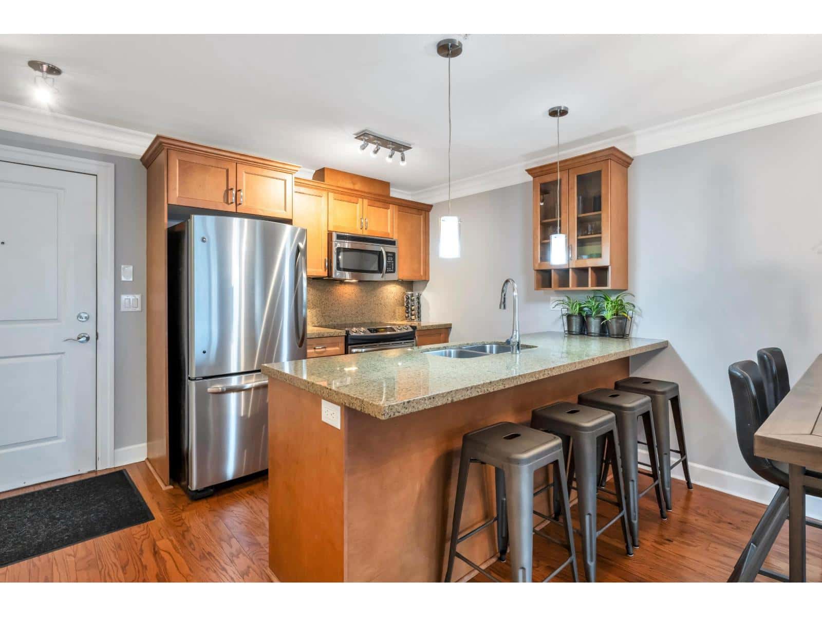 206 15357 ROPER AVENUE — White Rock, British Columbia - Photo 5 of 33