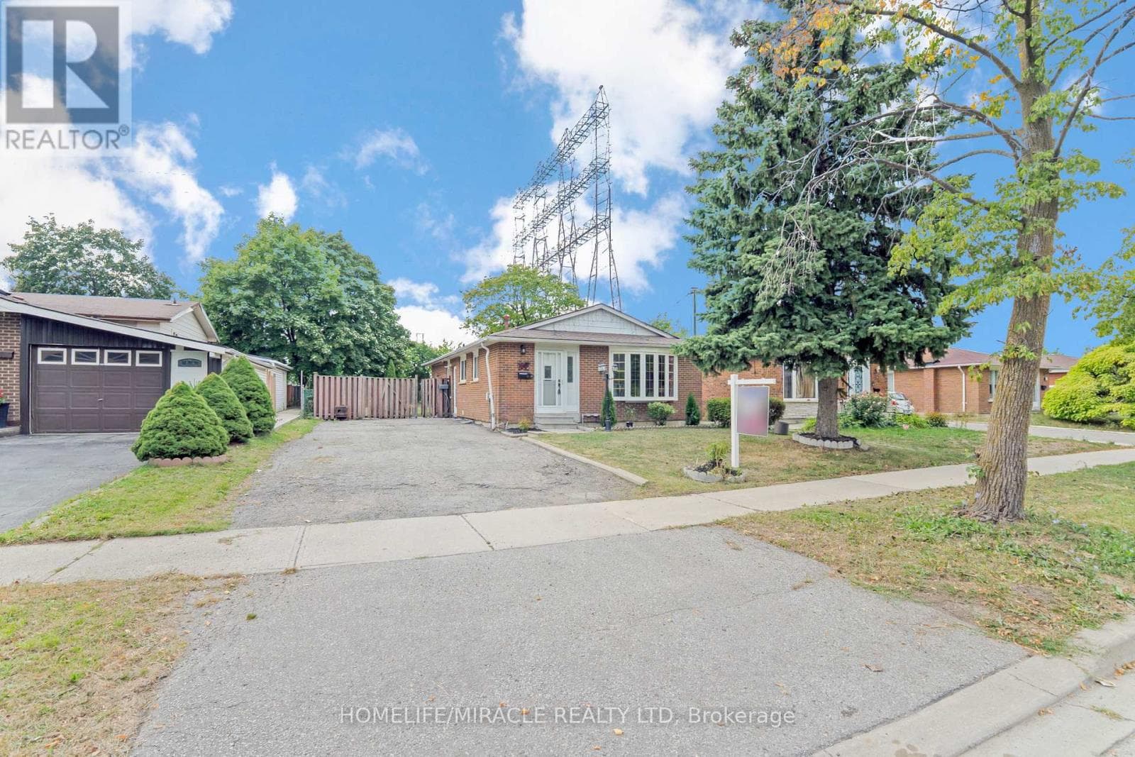 66 AVENING DRIVE — Toronto (West Humber-Clairville), Ontario - Main photo