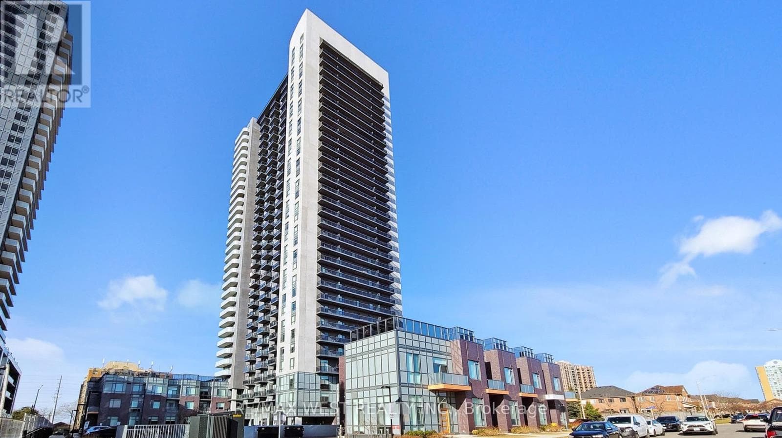 908 - 8 NAHANI WAY — Mississauga (Hurontario), Ontario - Main photo