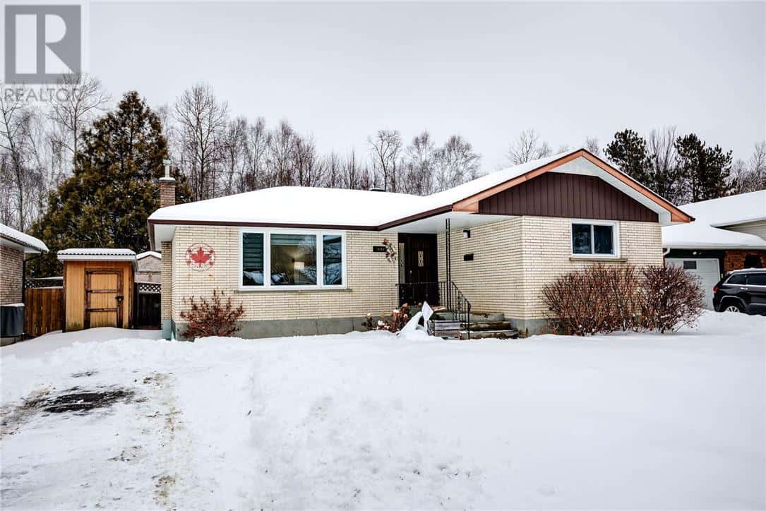 1894 Courtland Drive — Sudbury, Ontario - Photo 2 of 24