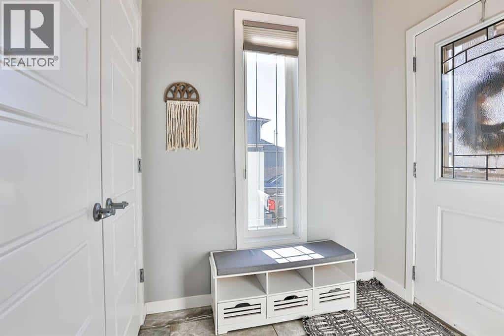 128 Cabot Landing W — Lethbridge, Alberta - Photo 3 of 39