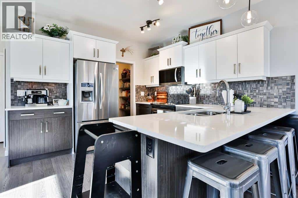 128 Cabot Landing W — Lethbridge, Alberta - Photo 4 of 39