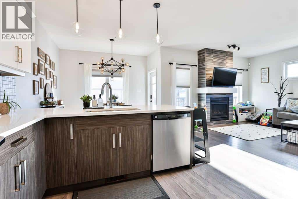 128 Cabot Landing W — Lethbridge, Alberta - Photo 5 of 39