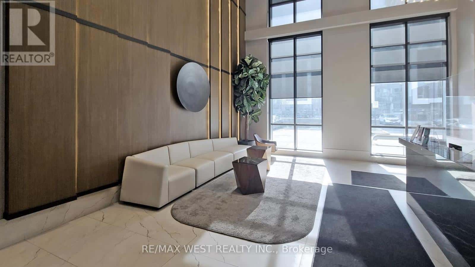 908 - 8 NAHANI WAY — Mississauga (Hurontario), Ontario - Photo 2 of 27