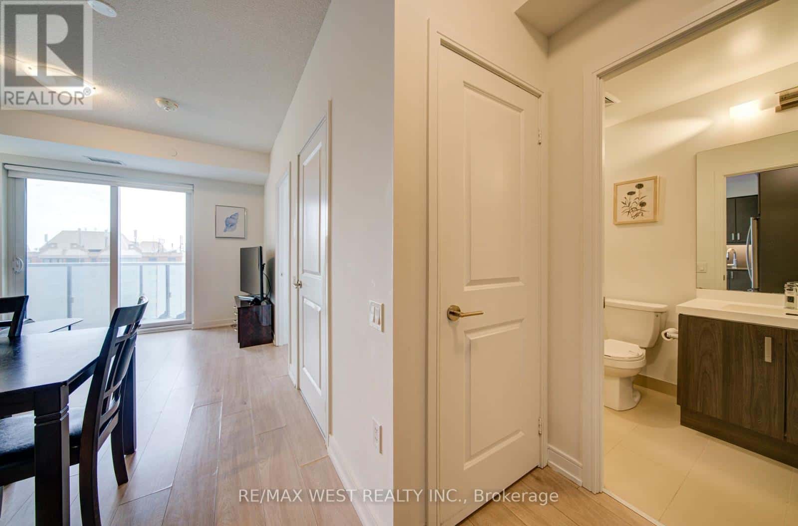 908 - 8 NAHANI WAY — Mississauga (Hurontario), Ontario - Photo 5 of 27