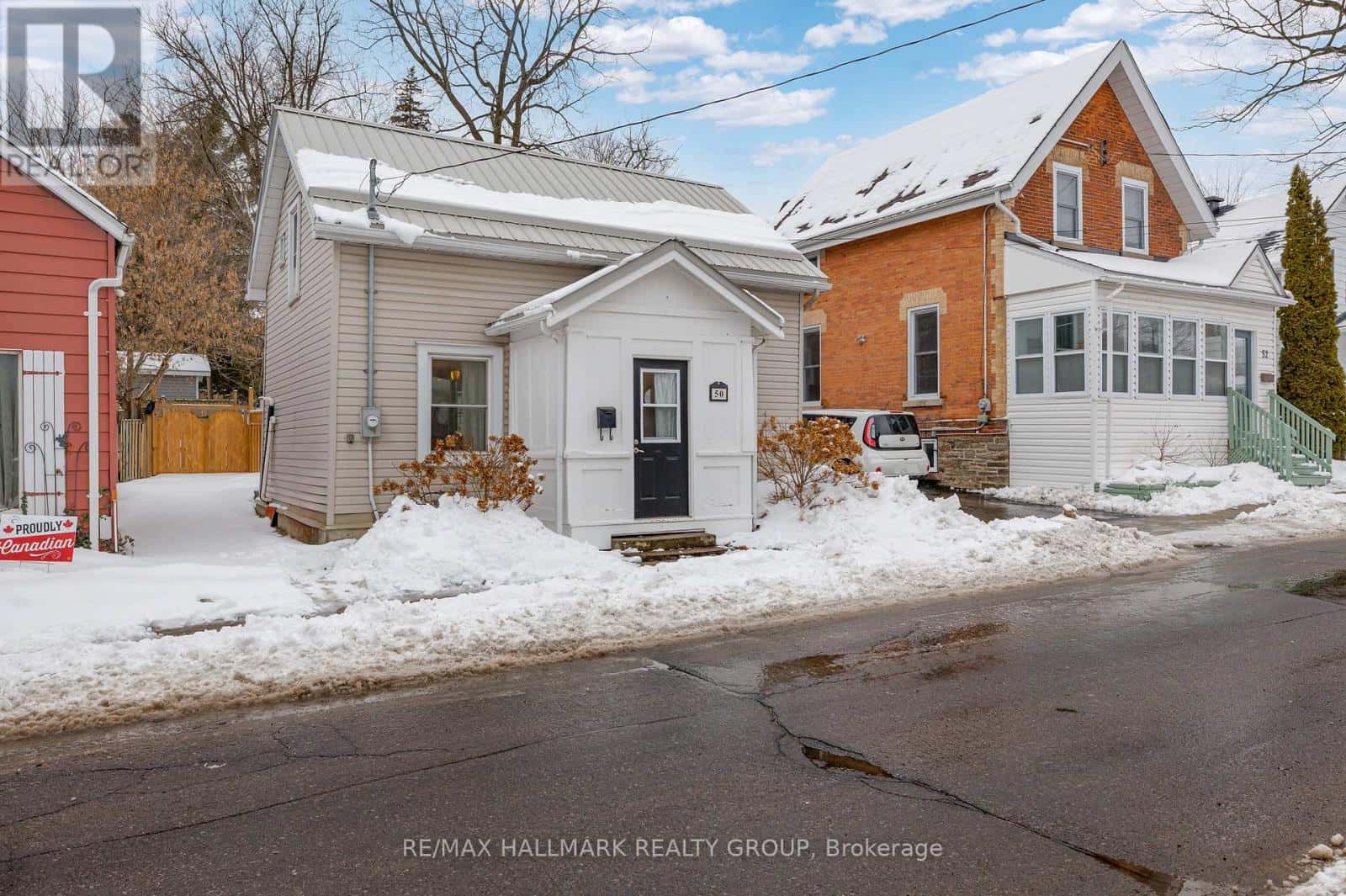 50 BARTHOLOMEW STREET — Brockville, Ontario - Photo 2 of 34