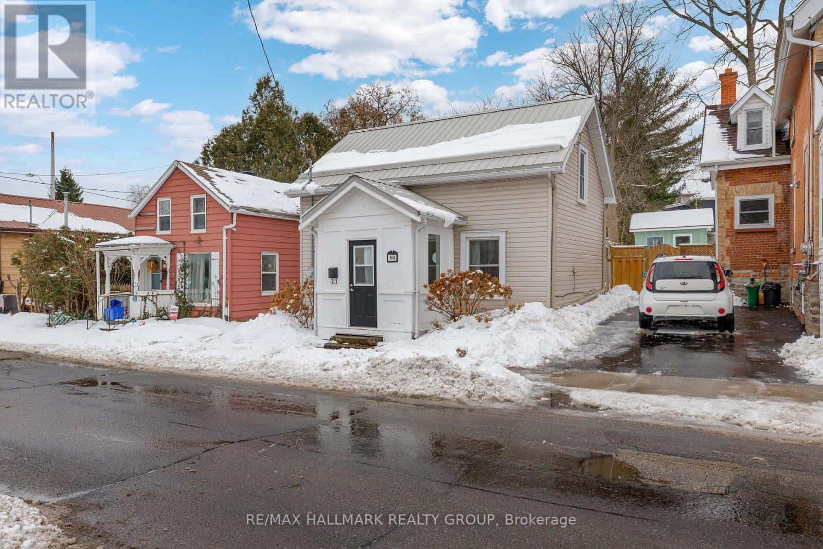 50 BARTHOLOMEW STREET — Brockville, Ontario - Photo 3 of 34