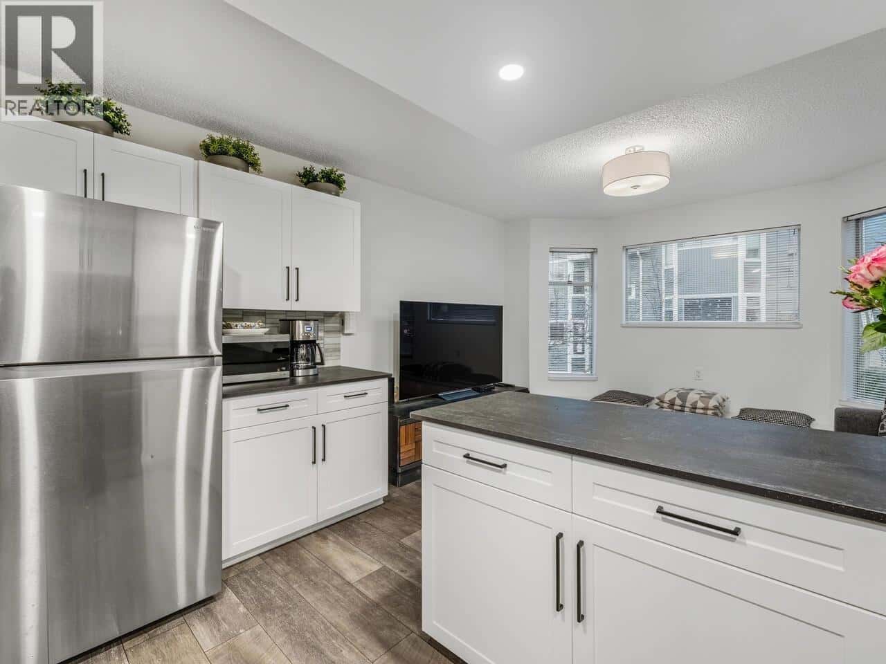 8616 SAFFRON PLACE — Burnaby, British Columbia - Photo 3 of 24