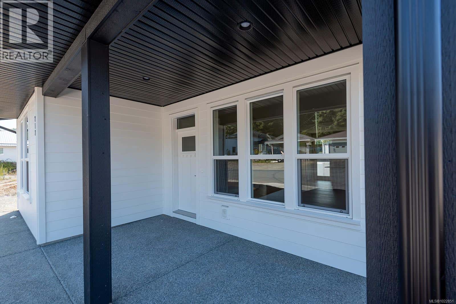 212 Oak Lane — Lake Cowichan, British Columbia - Photo 2 of 18