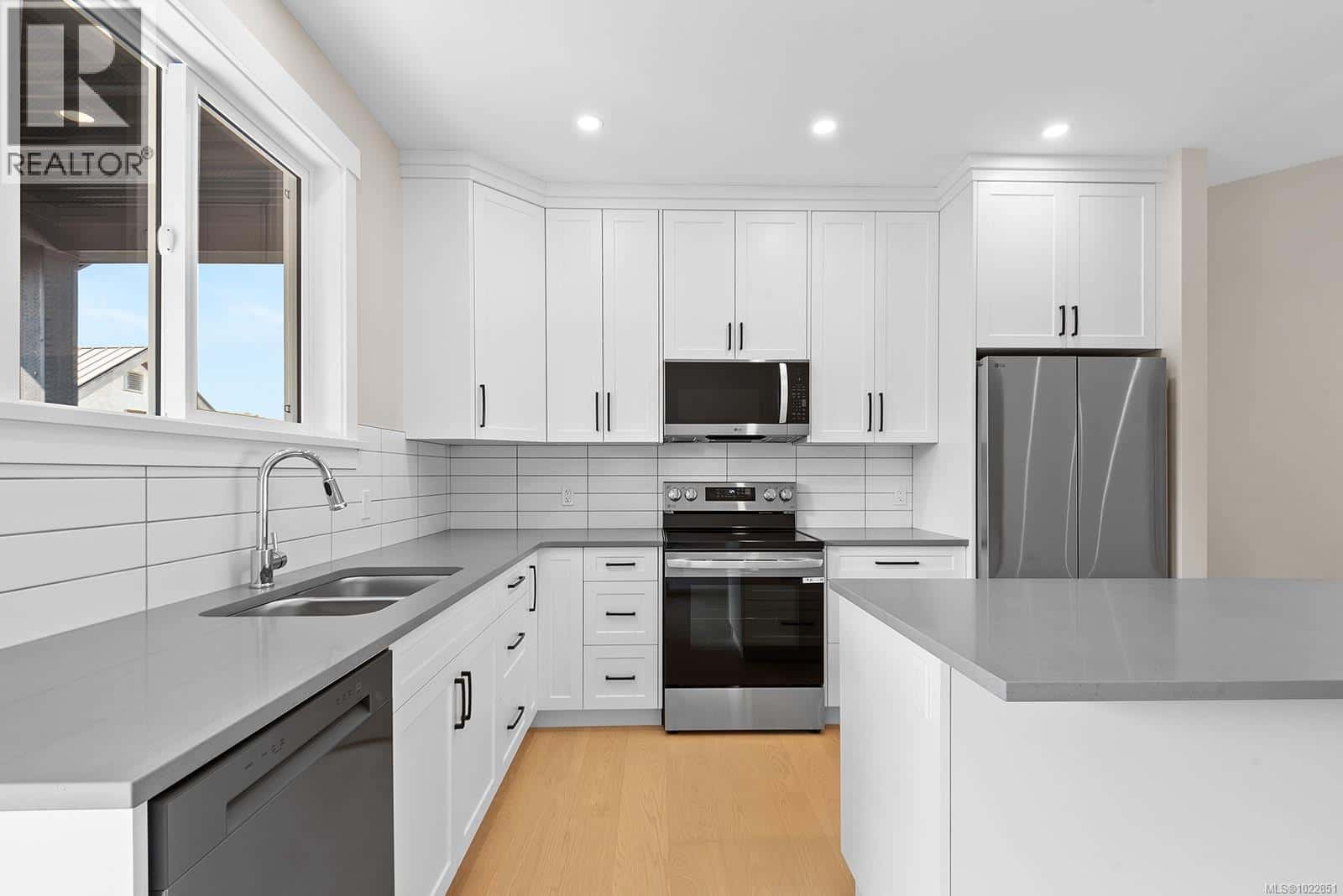 212 Oak Lane — Lake Cowichan, British Columbia - Photo 5 of 18