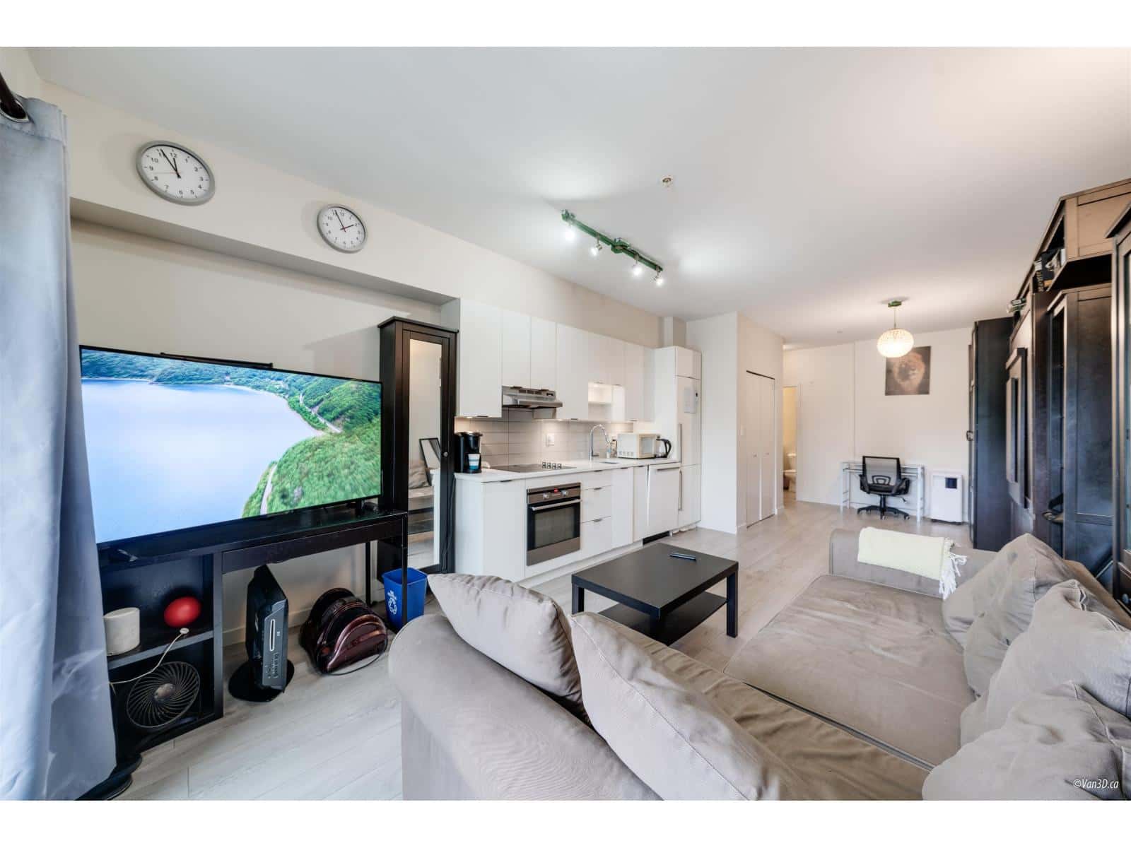 101 13678 GROSVENOR ROAD — Surrey, British Columbia - Photo 2 of 23