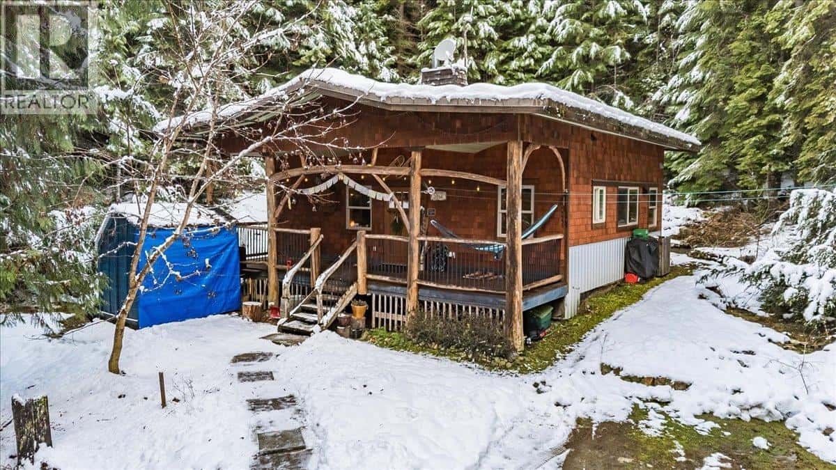 6610 6 Highway — Ymir, British Columbia - Photo 2 of 56