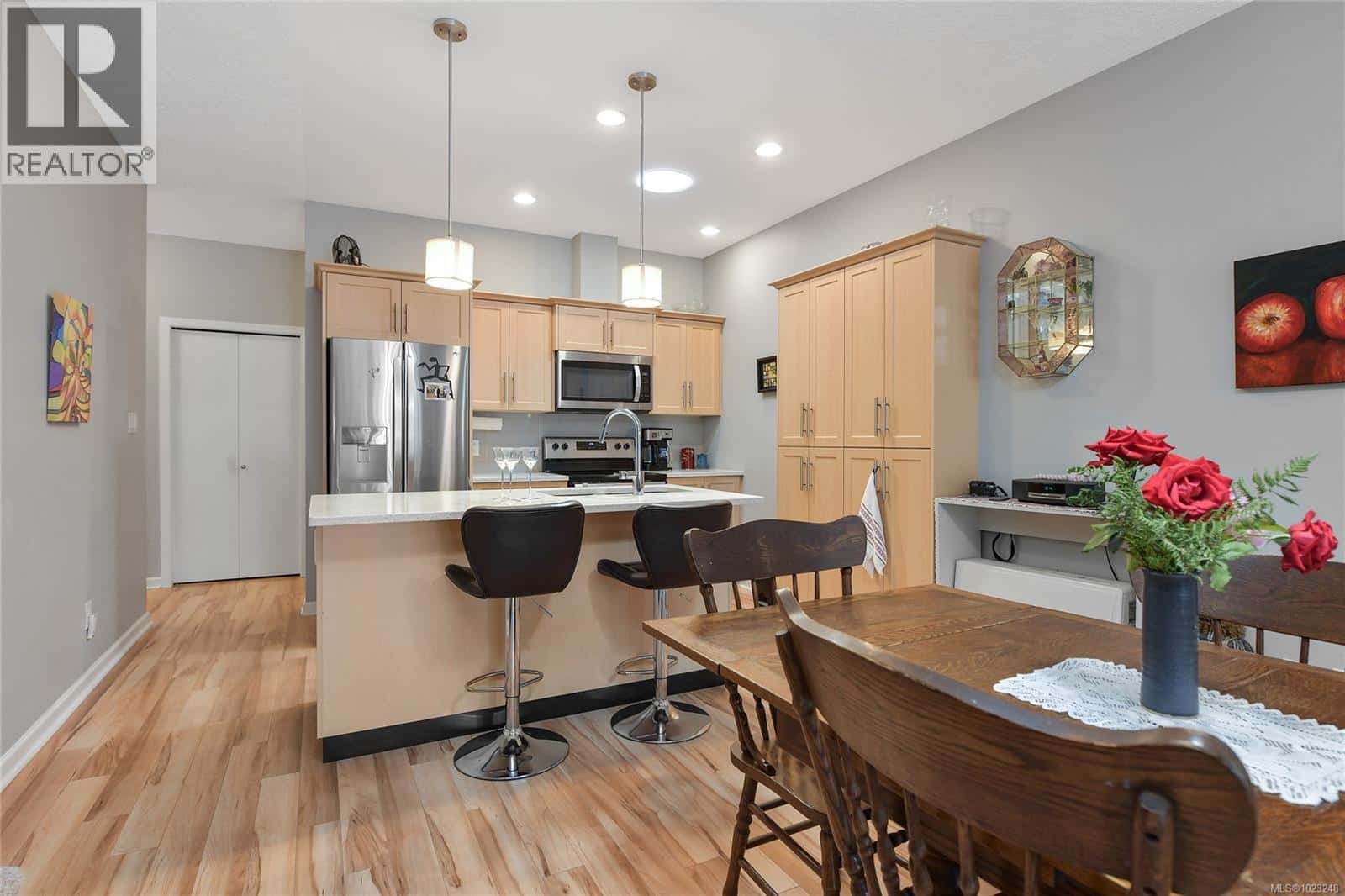 6308 SHAMBROOK Dr — Sooke, British Columbia - Photo 2 of 56